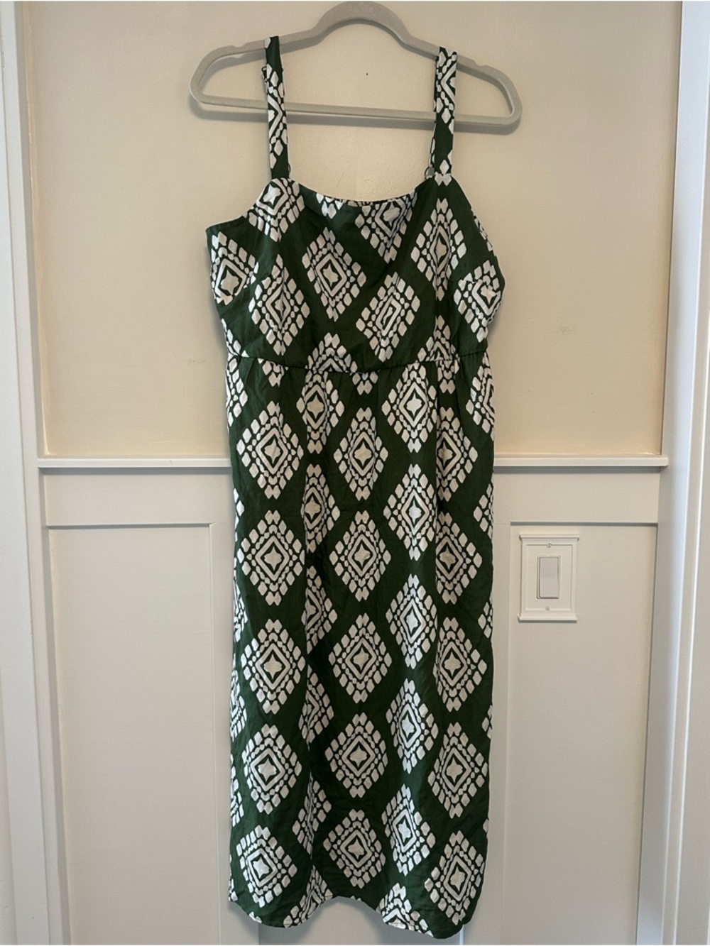 AUW 3X Green and White Geometric Midi Dress